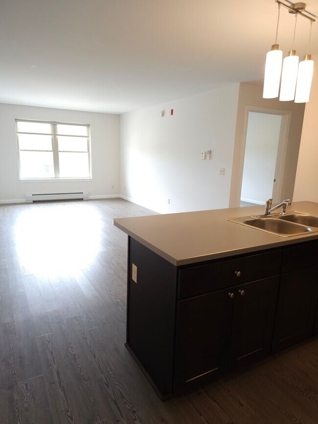 Building Photo - Here's a 1 Bedroom Apartment waiting for you!