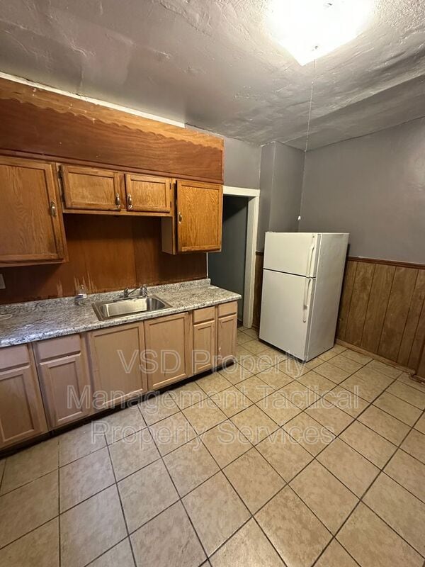 Building Photo - 3289 E 143rd St