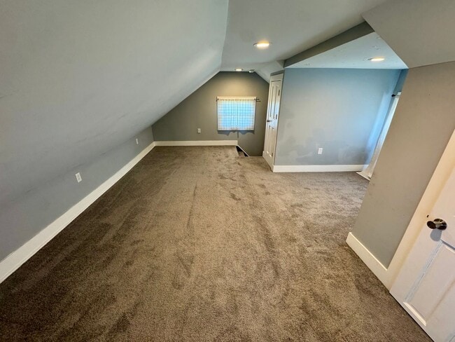Building Photo - Open Concept 3 Bed 1.5 Bath in Swissville!