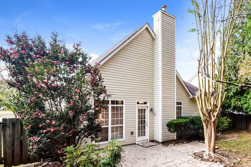 Building Photo - 173 Weatherstone Dr