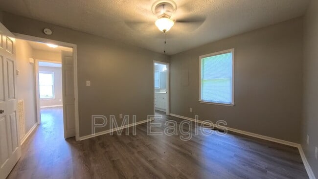 Building Photo - 504 Willow Ln