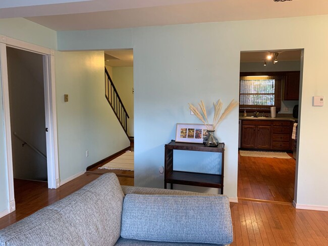 Building Photo - Haverford Circle renovated 3 Bedroom Townhome