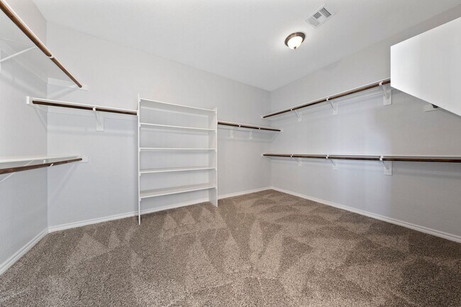 Building Photo - Luxury Living in Henderson's Tuscany: Spacious 4 Bedroom Home with Expansive Yard & More!
