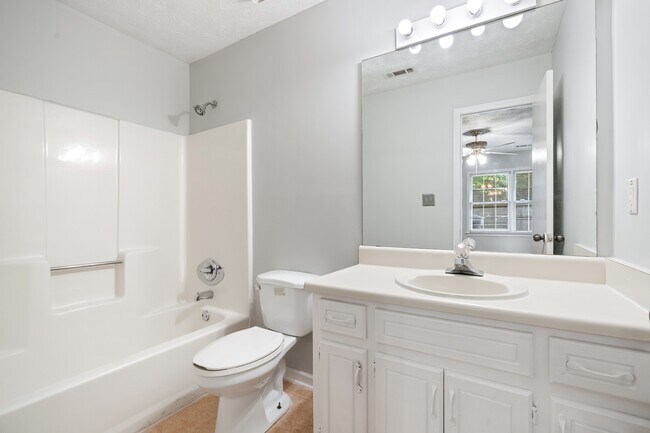 Building Photo - 1704 Hunting Creek Dr SE