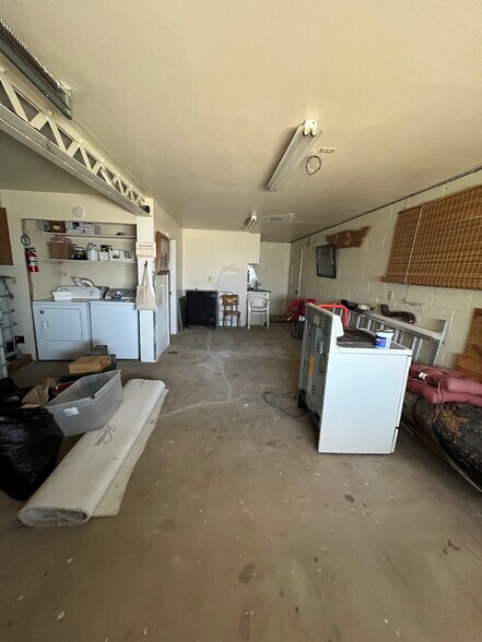 Building Photo - 1043 Cove Rd