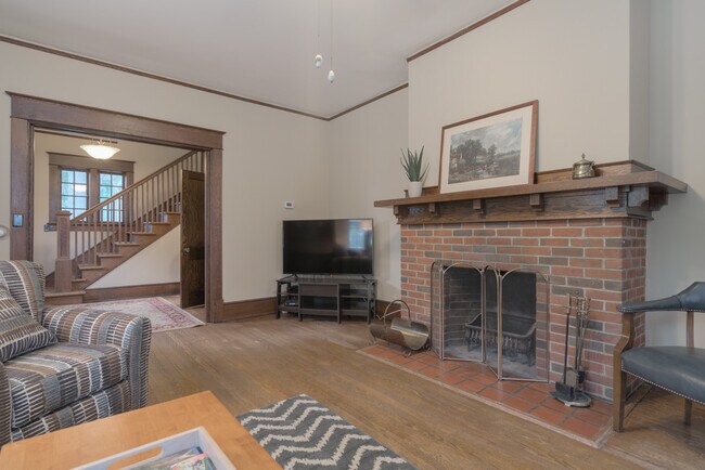 Building Photo - 207 Otey St