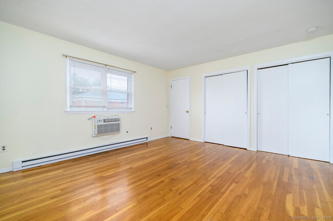 Building Photo - 922 Shippan Ave