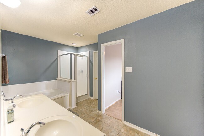 Building Photo - 2351 Urban Forest Ct