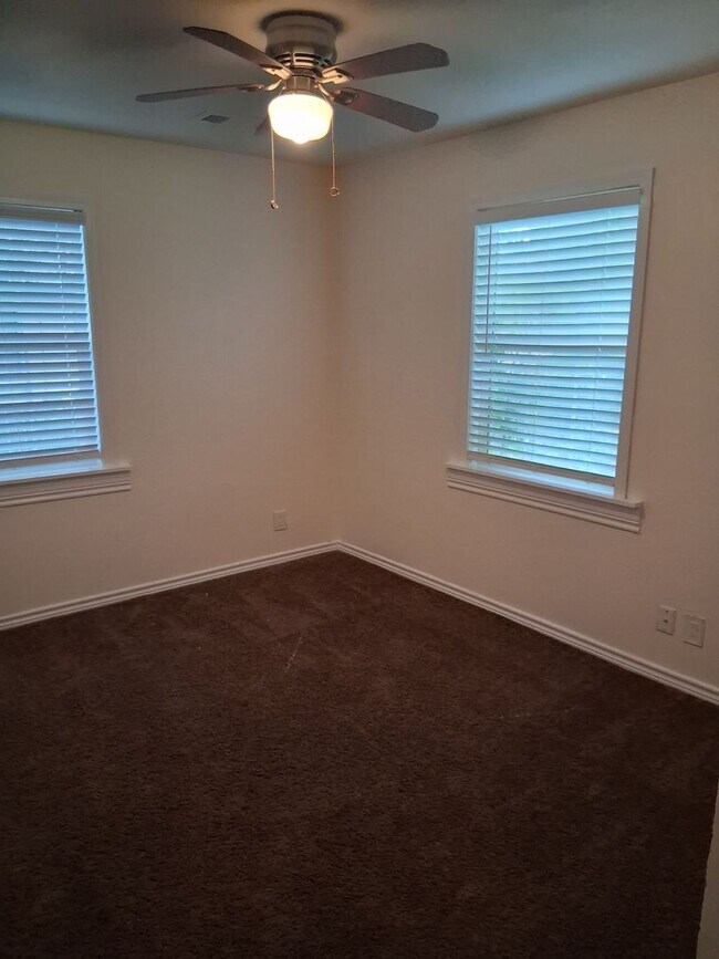 Building Photo - 1414 Alta Mira Dr