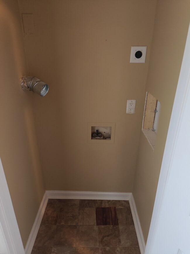 Building Photo - 102 Taylor St