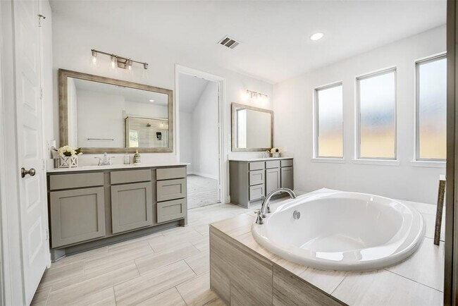 Building Photo - 15014 Little Fox Canyon Tr
