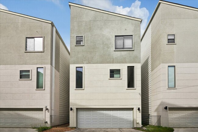 Building Photo - 802 Waverly St