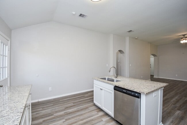 Building Photo - 946 Oak Falls Dr