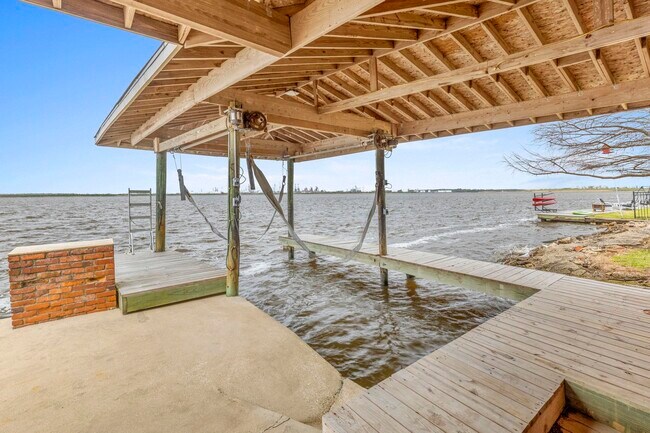 Building Photo - 4329 Edgewater Dr