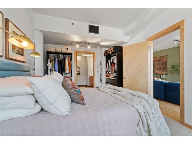 Building Photo - 401 N 2nd St