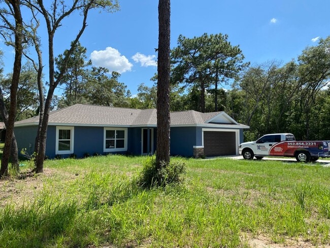 Building Photo - Custom Home - Desirable SE Ocala Neighborhood 3/2/2 **Won't Last**