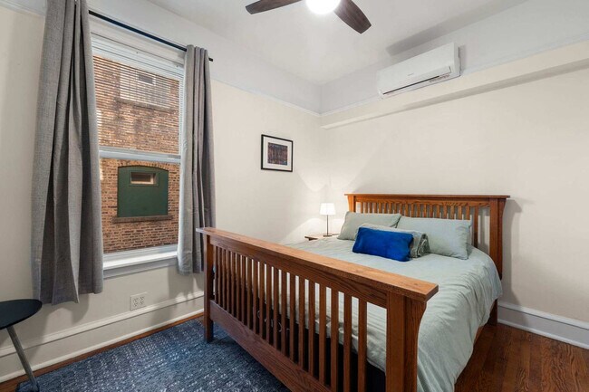 Building Photo - 6229 N Wayne Ave