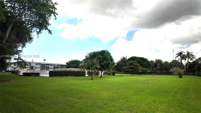 Building Photo - 5200 Washington St