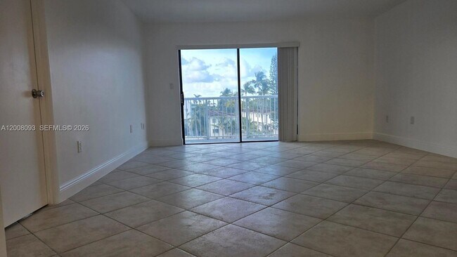 Building Photo - 110 S Shore Dr
