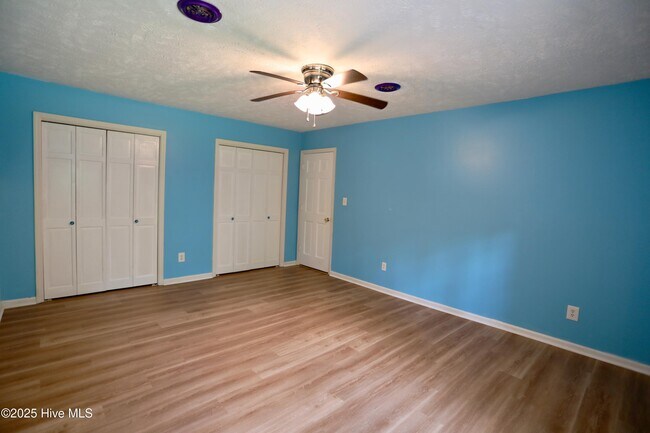 Building Photo - 202 Haldane Dr