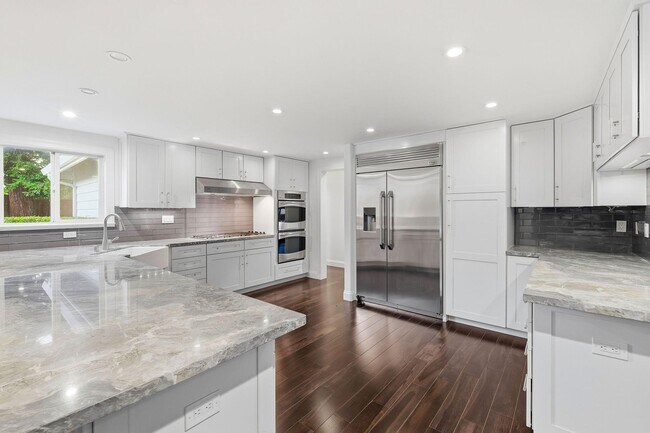 Building Photo - 399 Verona Ave