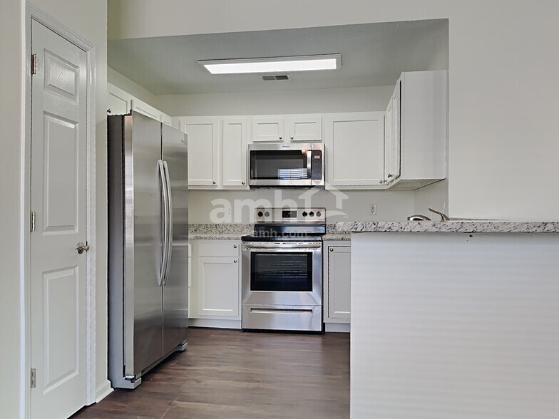 Building Photo - 114 Blue Jasmine Ln
