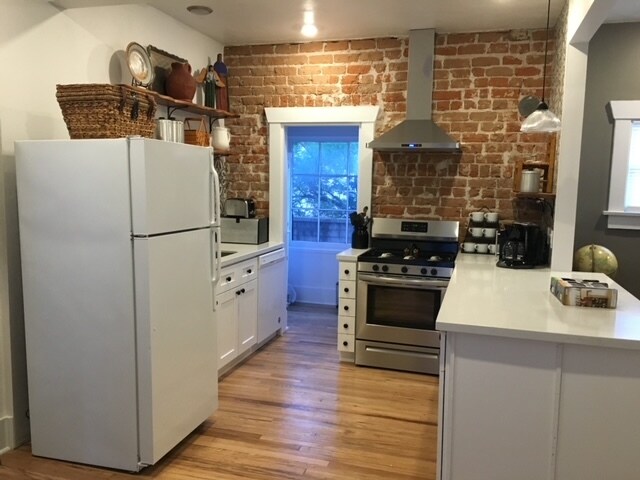 Kitchen - 501 E Helen St