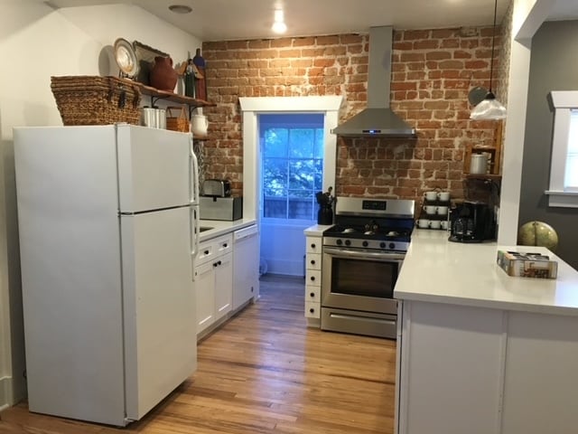 Kitchen - 501 E Helen St