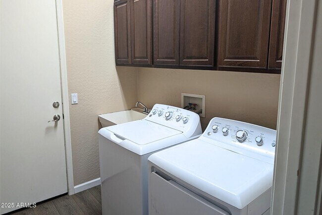 Building Photo - 6752 E Desperado Dr