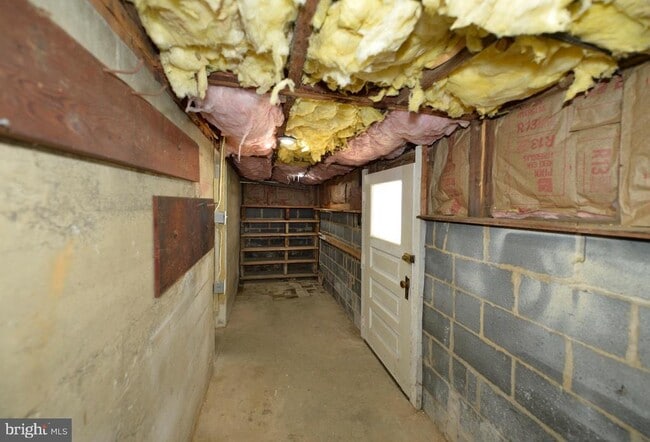 Building Photo - 31 W Whitlock Ave