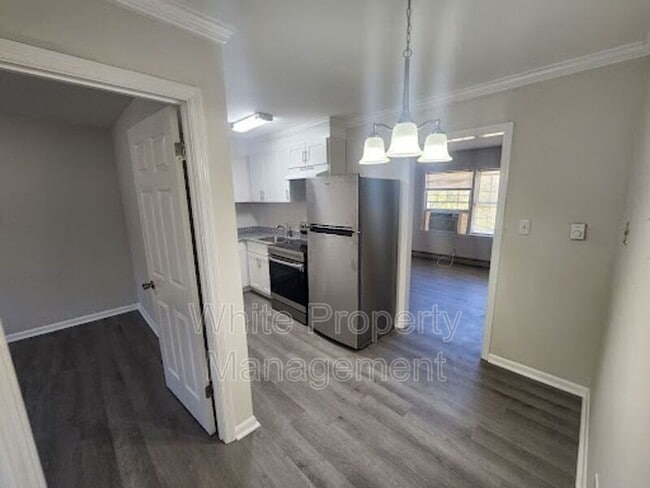 Building Photo - 1045 W Meadow Dr