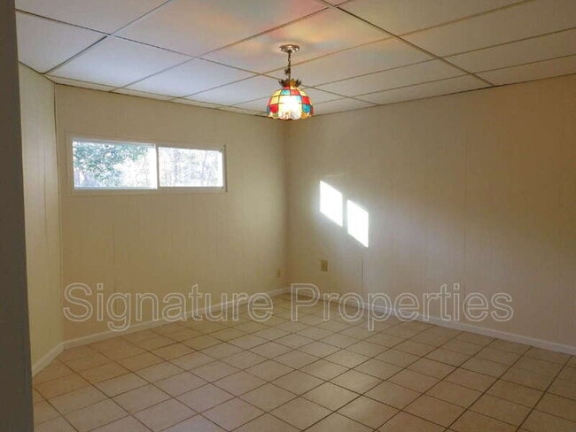 Building Photo - 10192 Iron Mill Rd