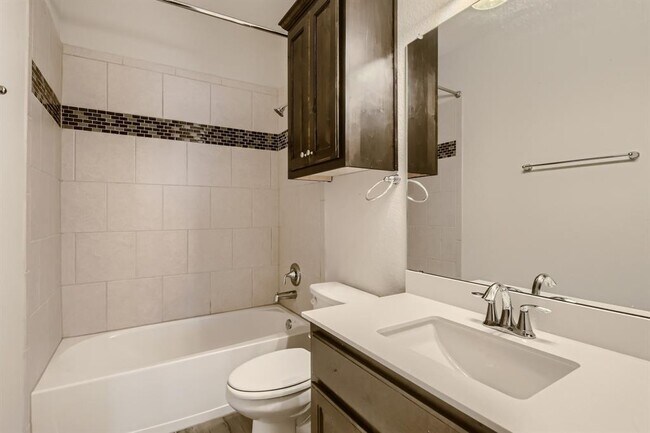 Building Photo - 764 Bonnet Blvd