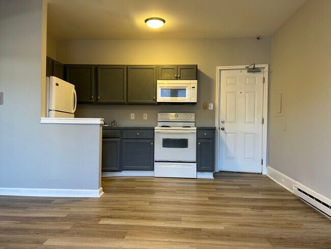 Primary Photo - 2 Bedroom/1 Bath Ready for move in!