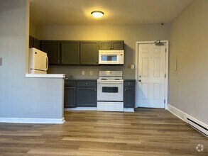 Building Photo - 2 Bedroom/1 Bath Ready for move in!