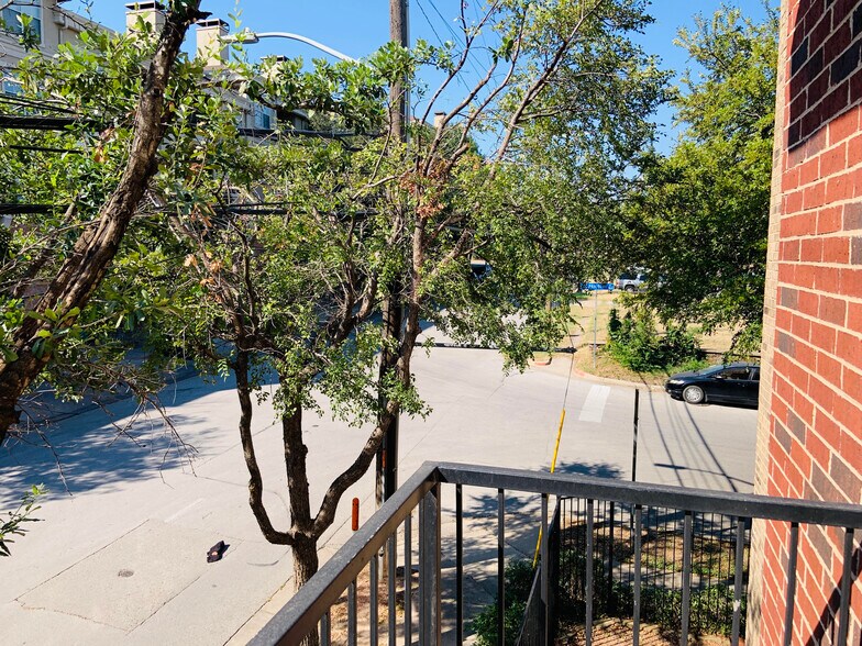 Building Photo - 1020 Texas St