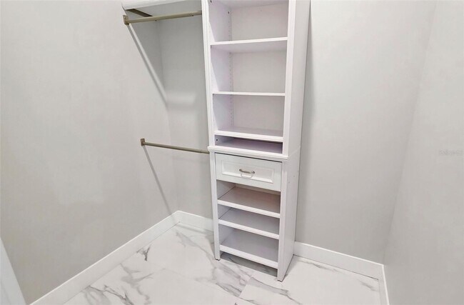 Building Photo - Bold Sarasota Bay Luxury Custom Home, 5 beds/4 baths, Private pool.