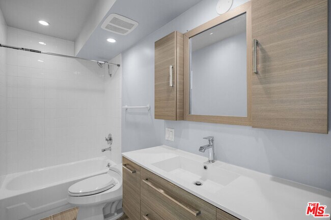 Building Photo - 1 Ironsides St