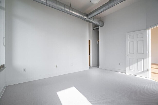 Building Photo - 3820 Roswell Rd NE