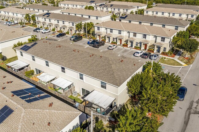 Building Photo - 561 NE 5th Terrace