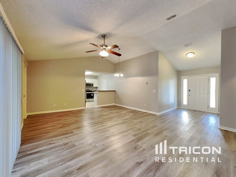 Building Photo - 11456 Dustin Ct