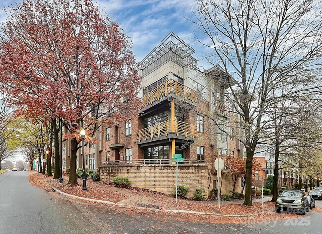 Building Photo - 712 N Davidson St