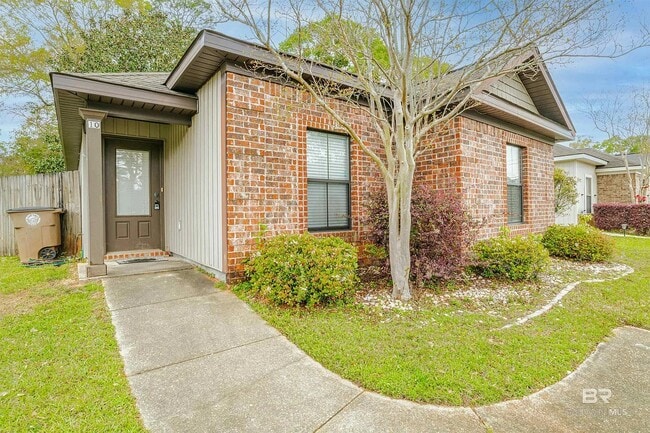 Building Photo - 10 Breydon Ct