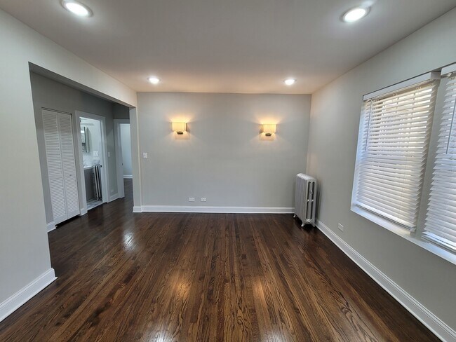 Building Photo - 5058.5 N Wolcott Ave