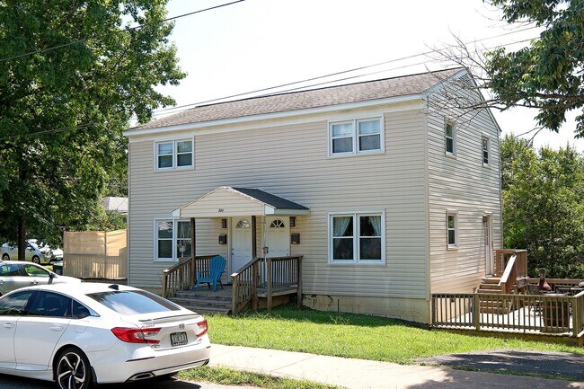 Building Photo - 800 Blenheim Ave