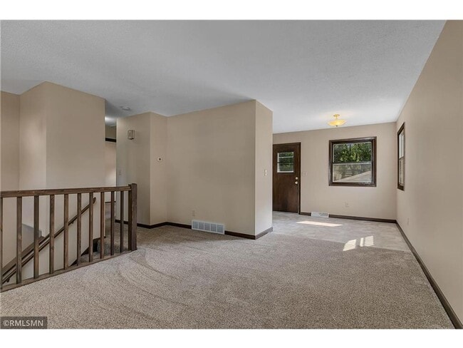Building Photo - 4 Bedroom 2 bath house in Waite Park