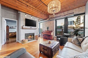 Building Photo - 411 W Ontario St