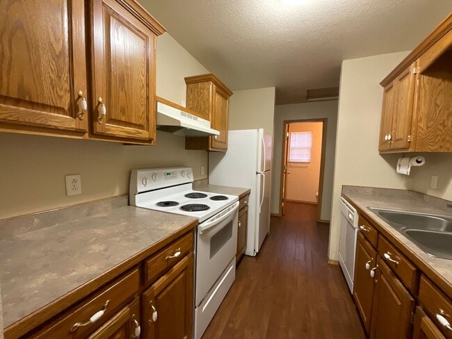 Building Photo - Newly renovated 2BR/1BA apartment in Joplin, MO near MSSU campus