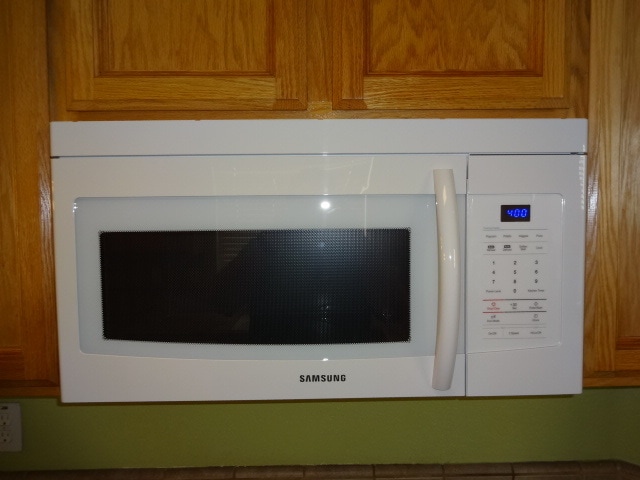 Building Photo - SINGLE STORY, 3 BEDROOM, 2 BATH, 2.5 CAR GARAGE, IN GATED COMMUNITY!