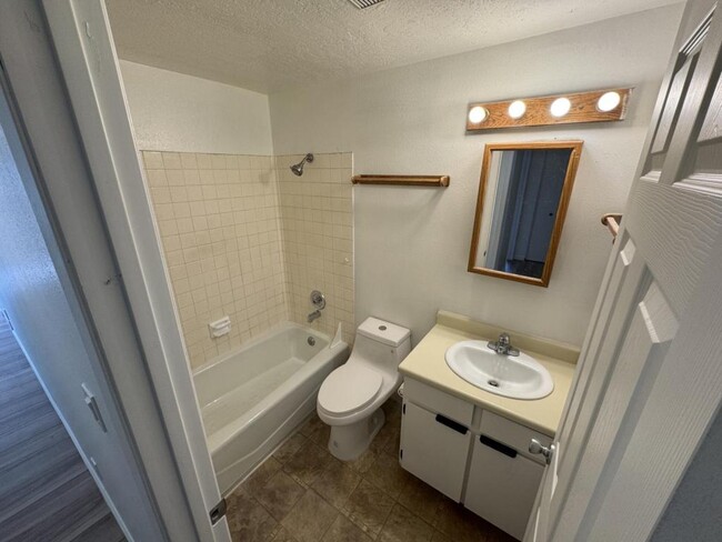 Building Photo - 6825 Lotus St
